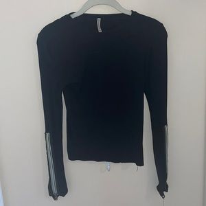 EMMA AND SAM BLACK TOP WITH ZIP UP SLEEVES